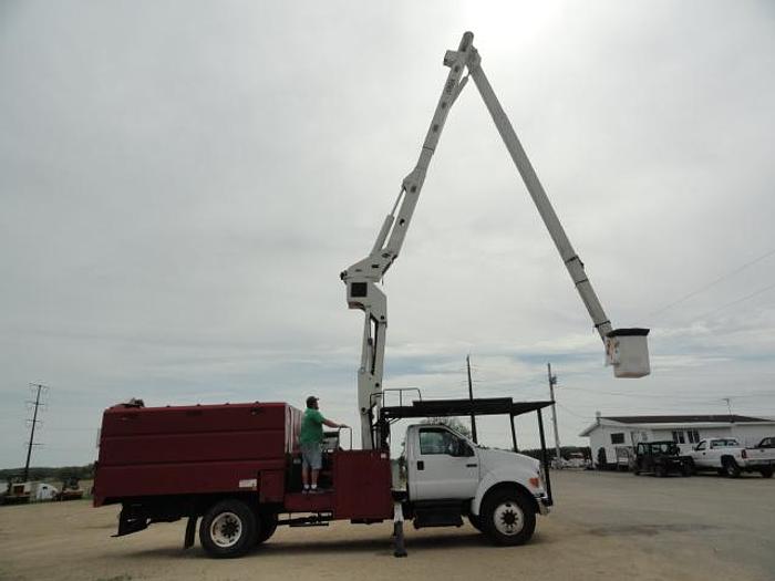 Used 2011 versalift V0270E