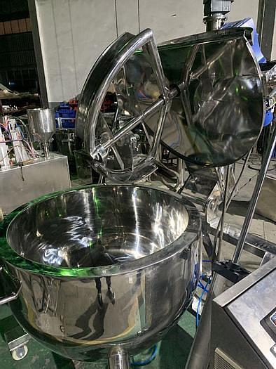 25 USG commercial tilting jacketed kettle with double agitators