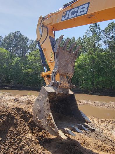 Used 2017  JCB 300LC 