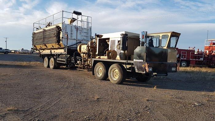 Used 2000 WELCAN 4 Axle Carrier Style Oilfield Pump / Kill Truck