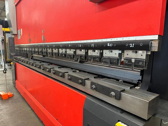 Used 2011 Amada HFE M2 2204 8 Axes Hydraulic Press Brake