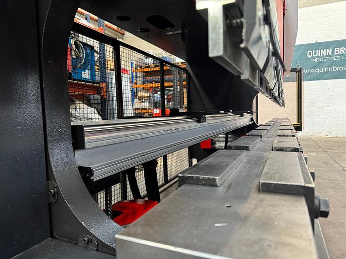 Used 2011 Amada HFE M2 2204 8 Axes Hydraulic Press Brake