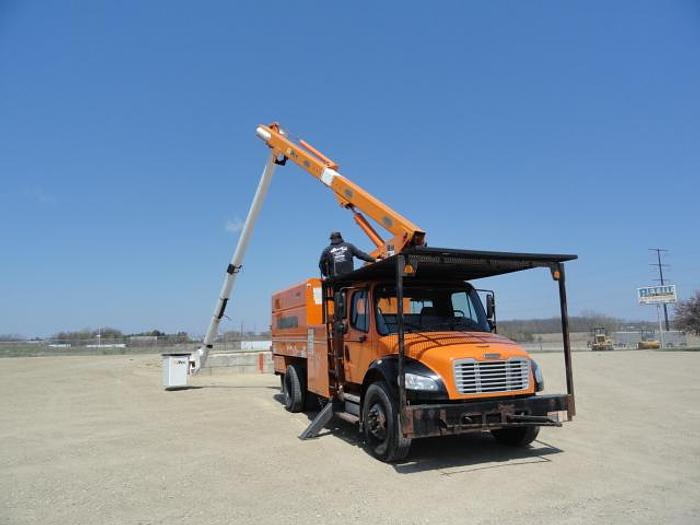 Used 2011 FREIGHTLINER BUSINESS CLASS M2 106