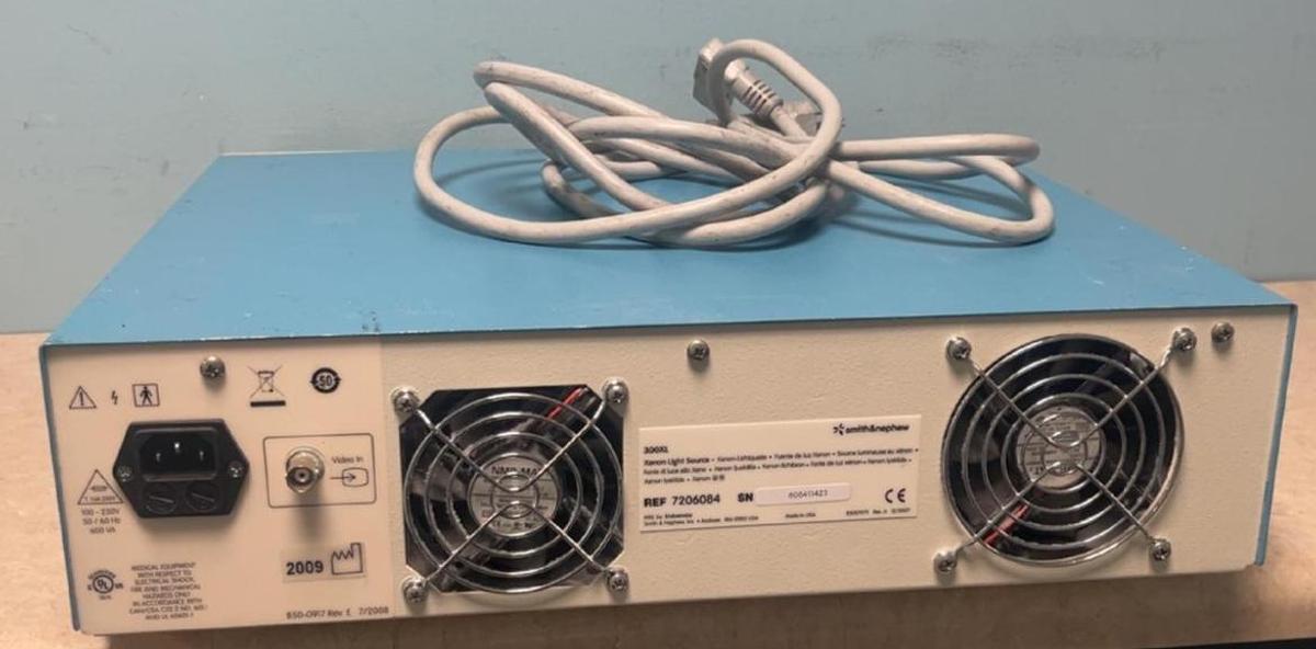 Used Dyonics 7206084 300XL Xenon Light Source w/ Power Cord- Exc. Working Condition