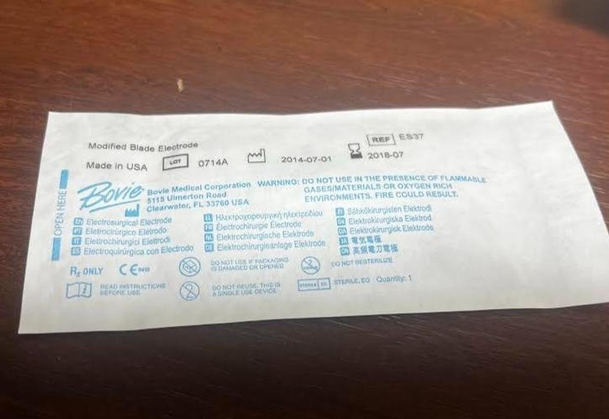 DeRoyal 88-000002 Electrosurgical Pencil Button Style w/Holster, Needles. --New