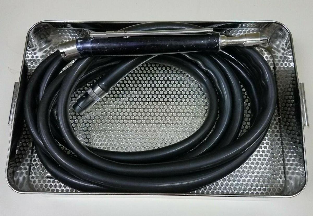 Used MicroAire 1220-100 osc saw with hose & tray in excellent working condition