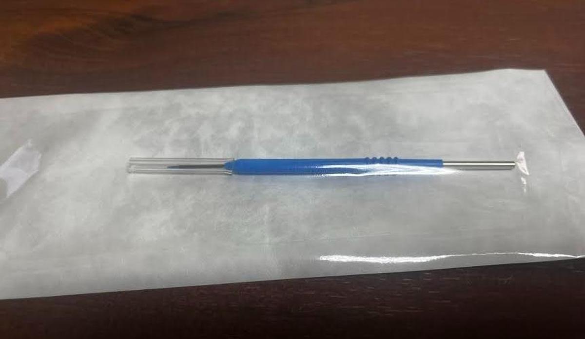 DeRoyal 88-000002 Electrosurgical Pencil Button Style w/Holster, Needles. --New