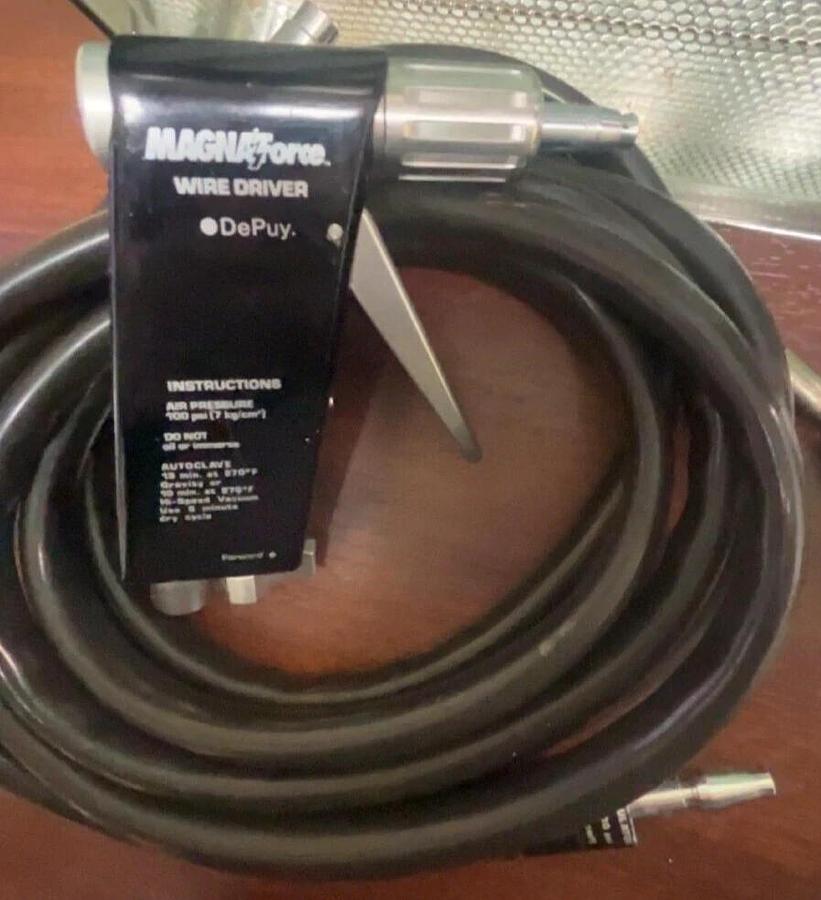Used MicroAire  5601-41 w/Sag Saw, hose, & Case-- IN EXCELLENT WORKING CONDITION