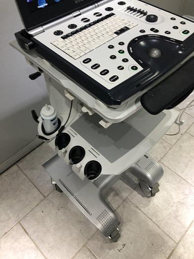 Used GE Vivid i Ultraschallsystem mit Kardio Sonde Software Version 2.1.16 auf GE Vivid i Trolley
