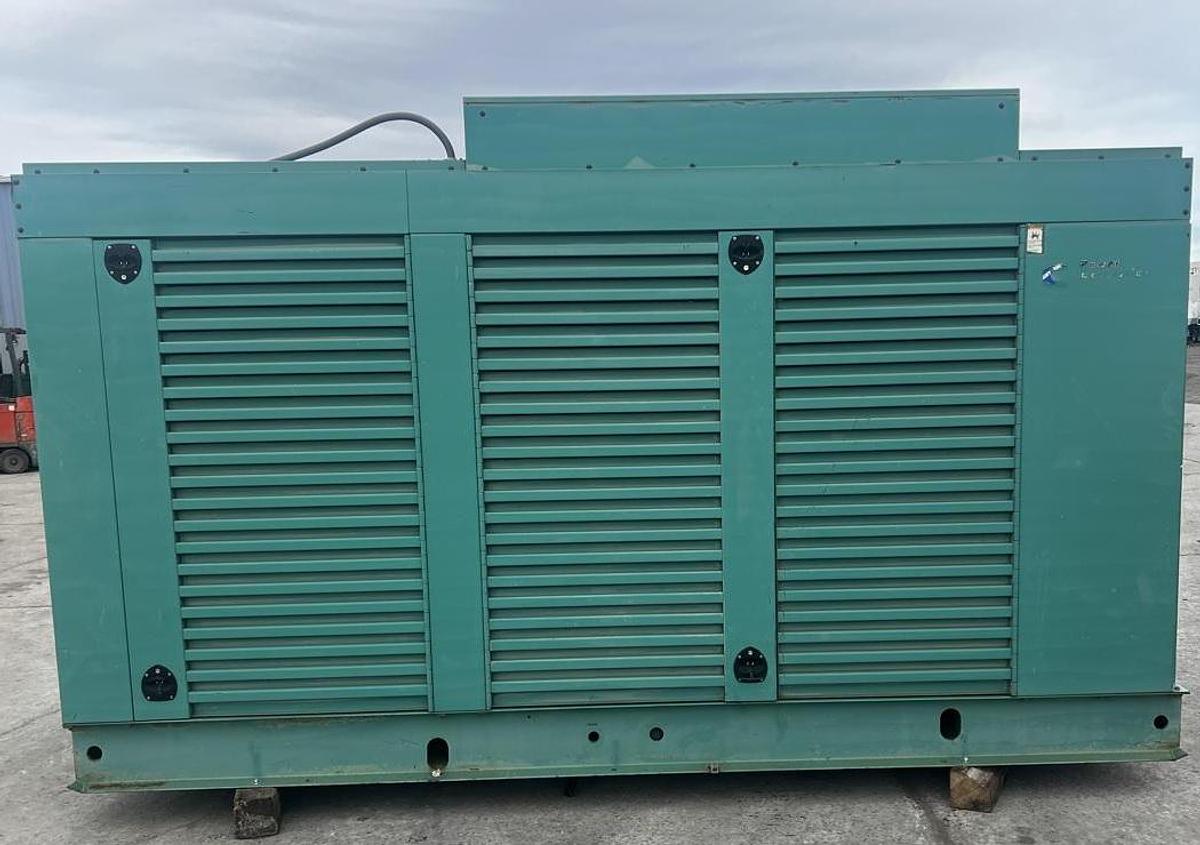 Used 2005 Cummins KTA19 500kW Diesel Generator Set