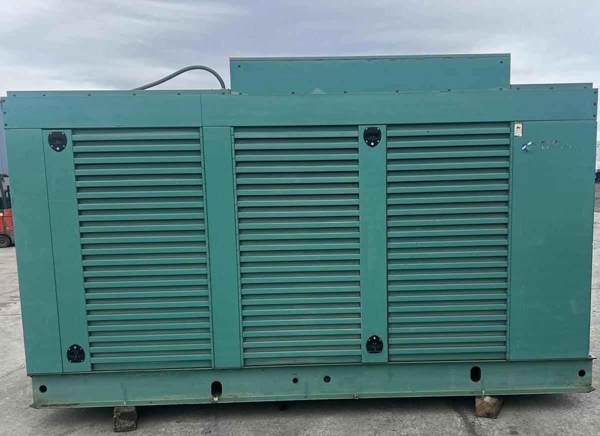 Used 2005 Cummins KTA19 500kW Diesel Generator Set