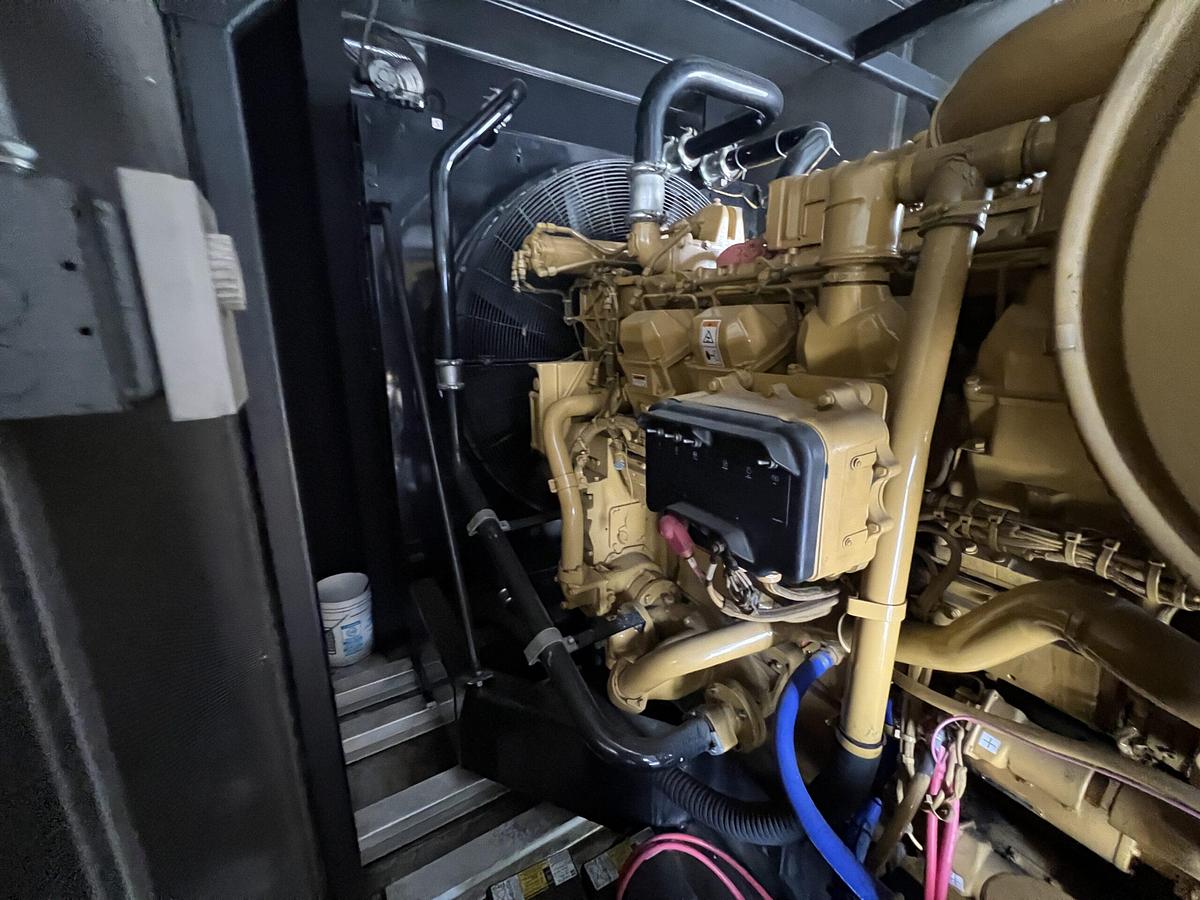 Used 2005 Caterpillar 1000kW Diesel Generator Set | 1250 kVA | 480V 3 Phase | 870 Hours