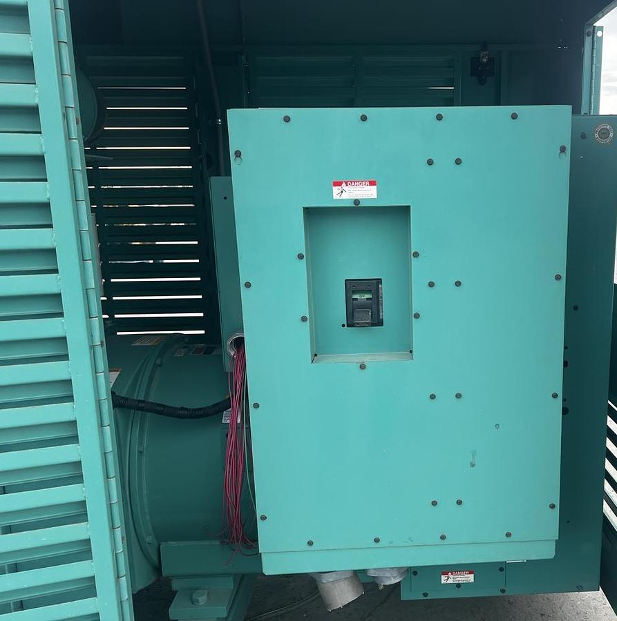 Used 2005 Cummins KTA19 500kW Diesel Generator Set