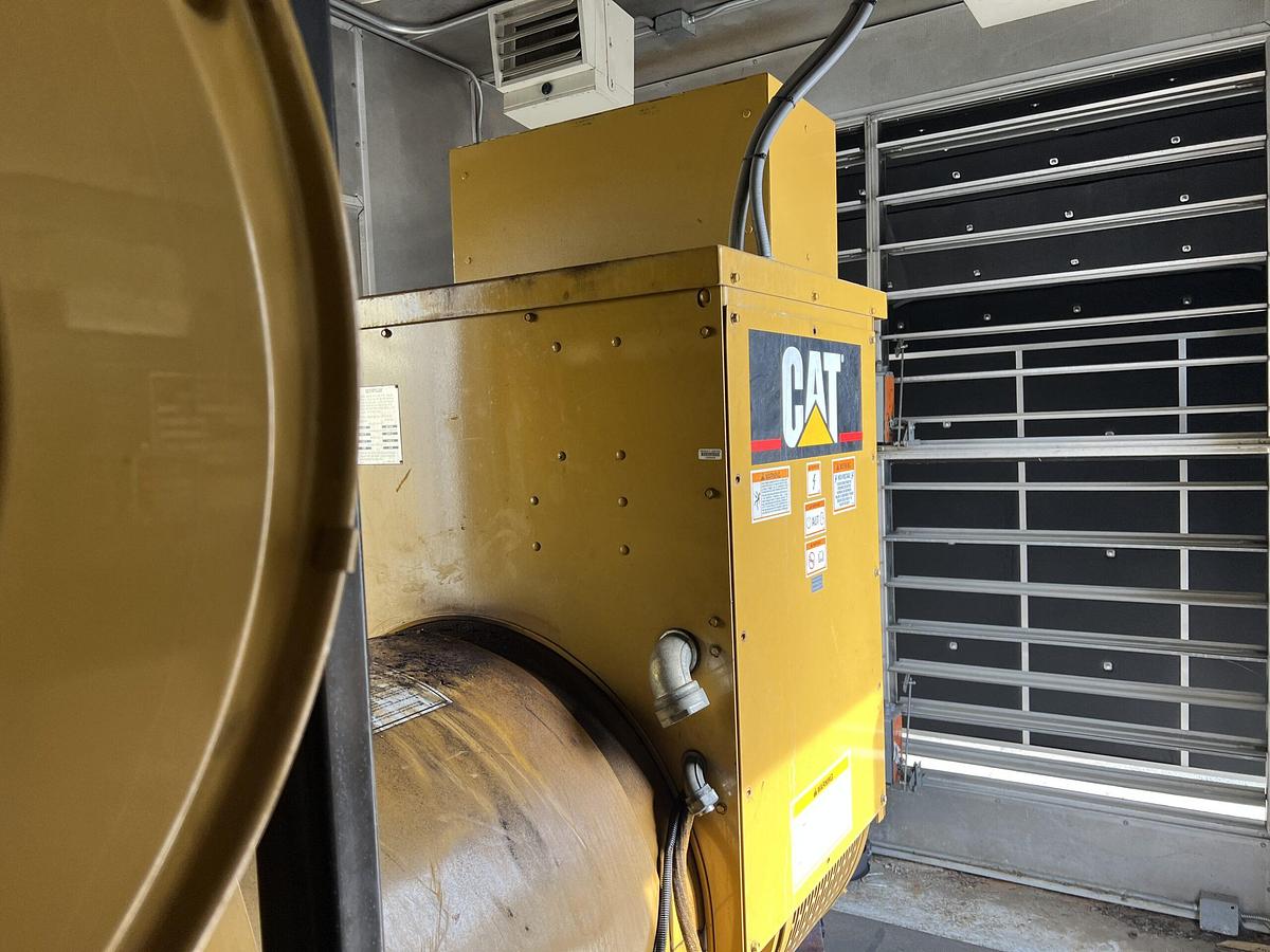 Used 2005 Caterpillar 1000kW Diesel Generator Set | 1250 kVA | 480V 3 Phase | 870 Hours