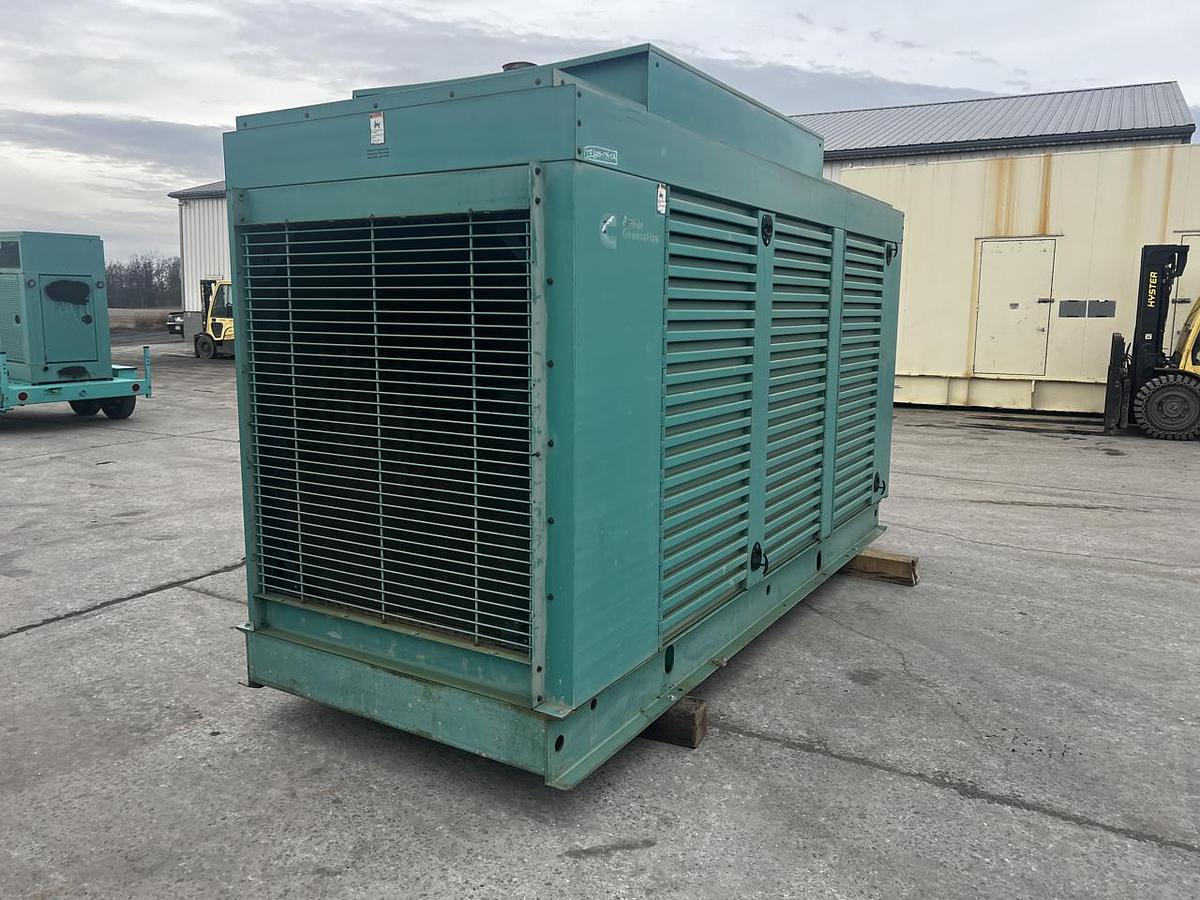 Used 2005 Cummins KTA19 500kW Diesel Generator Set