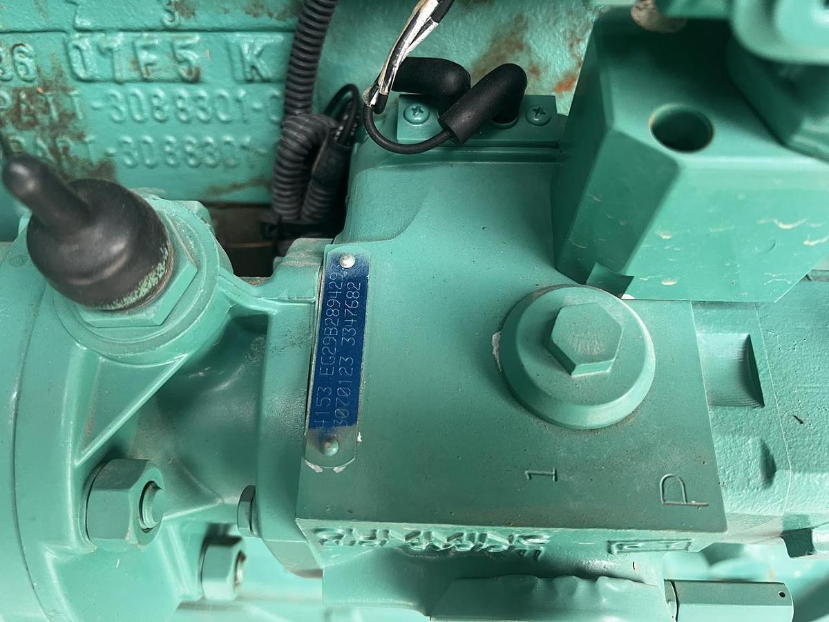 Used 2005 Cummins KTA19 500kW Diesel Generator Set