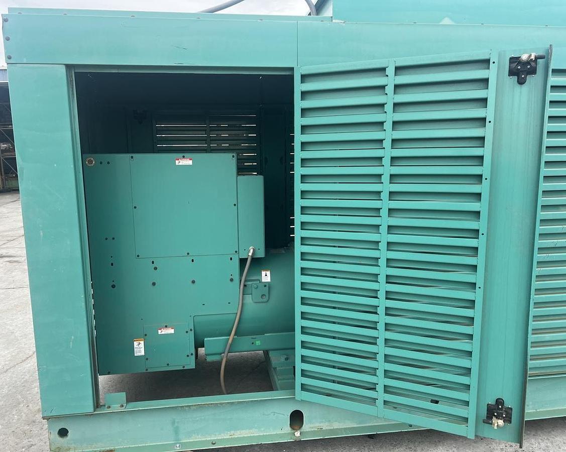 Used 2005 Cummins KTA19 500kW Diesel Generator Set