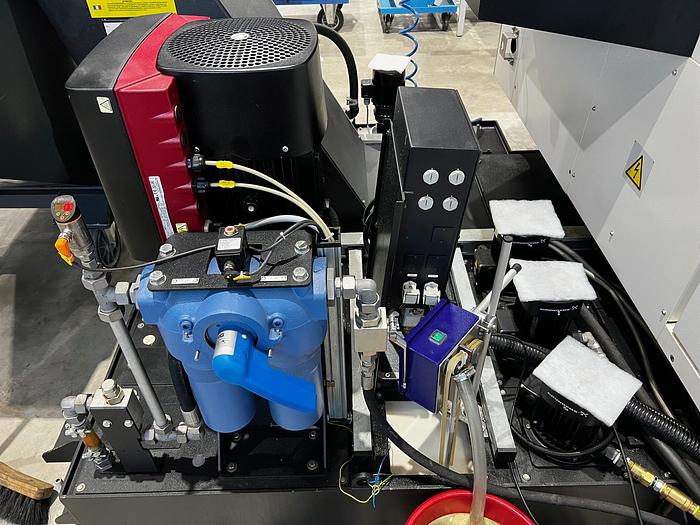 Gebraucht 5-Achsen Bearbeitungszentrum  Mazak Variaxis j-600/5X 