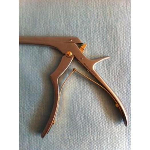 D'occasion ARTHRO PINCE DE KERISSON DEMONTABLE 3MM 18CM 40 DEGRES  DE HAUT MEDICON REF 57-17-13 MATERIEL NEUF
