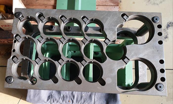 As new Centro di Lavoro a 5 Assi CB FERRARI A16