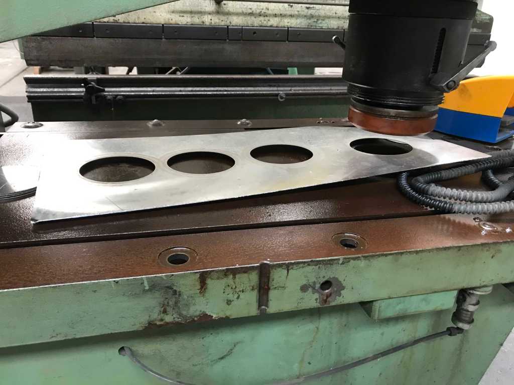 Usato 1986 Pressa Rainer per lamiere 40 tons.