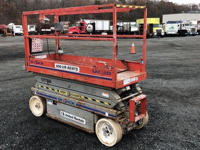 Used 2011 SKYJACK SJ3220 DC SCISSOR LIFT