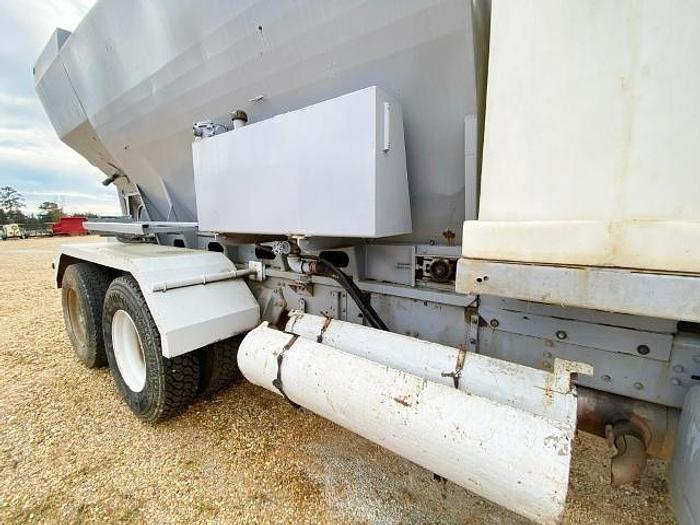 Used 1998 Reimer 9 Yard Volumetric Concrete Mixer Truck