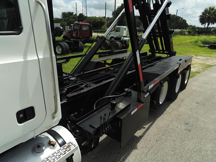 Used MACK CV 713 ROLL OFF TRI AXL 60 TN GALBRETH