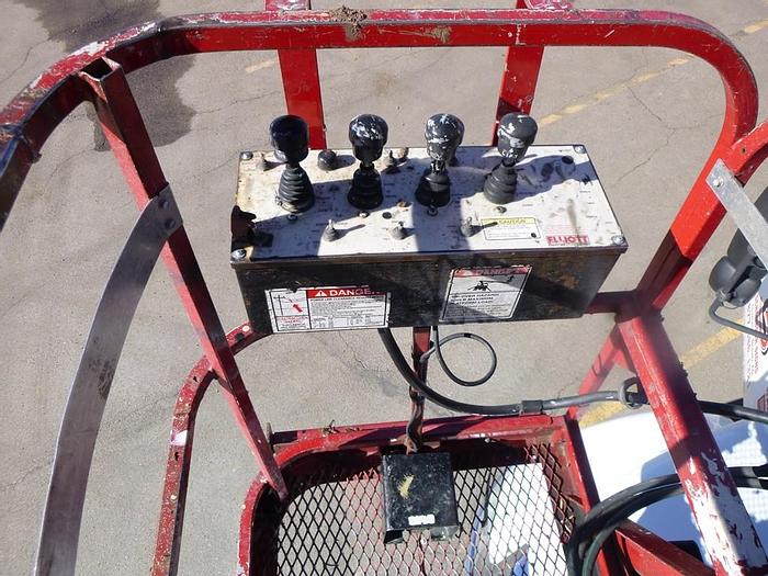 Used 2011 International 4300 Elliott L60R Sign Crane - M97776