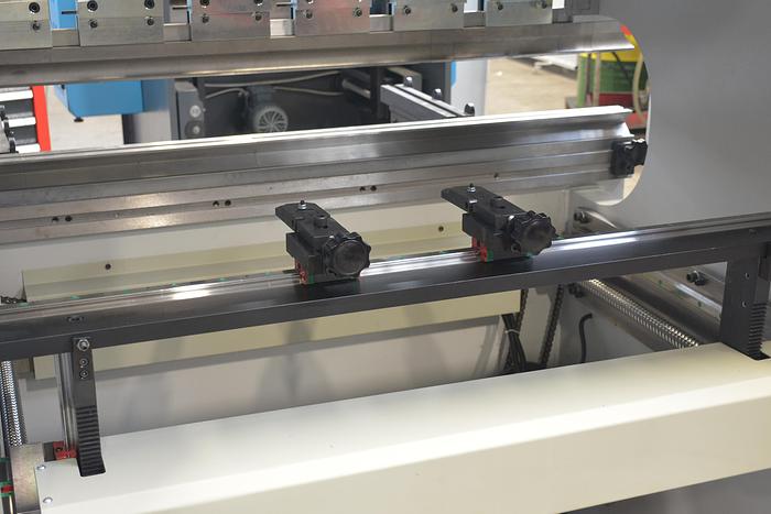 UZMA NC controlled Press brakes  30 ton - 60 ton   830mm - 2100mm