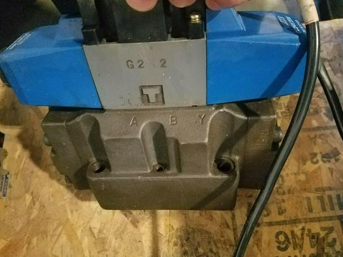 Used Vickers Directional Control Hydraulic Valve 2170 mounted on Valve Block