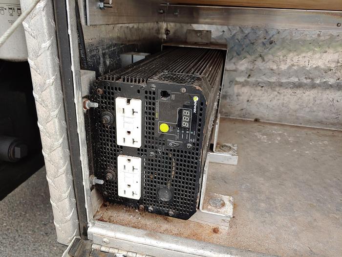 Used Elliott L55R Sign Crane on 2019 International 4300 Reg Cab Flatbed Truck - M97257