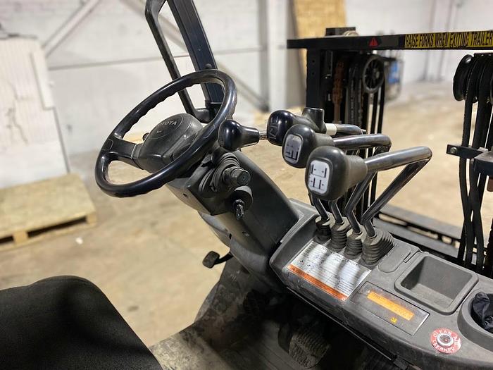 Used 2011 TOYOTA 8FGCU20