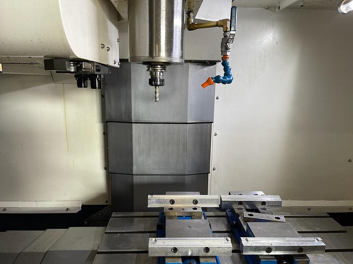 Used 2015 HYUNDAI WIA F400 CNC Vertical Machining Center (2 Available Low Hours)