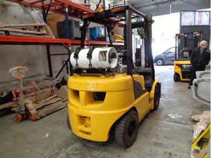 Usado Montacargas a Gas Hyundai modelo 25G-7M