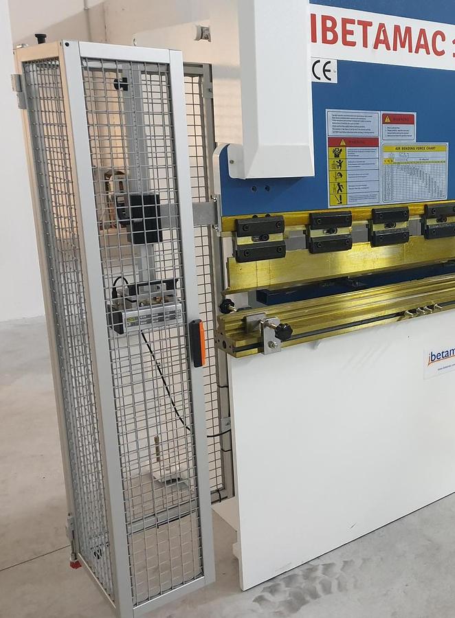 Used BENDING PRESS BRAKES TO REGULATION