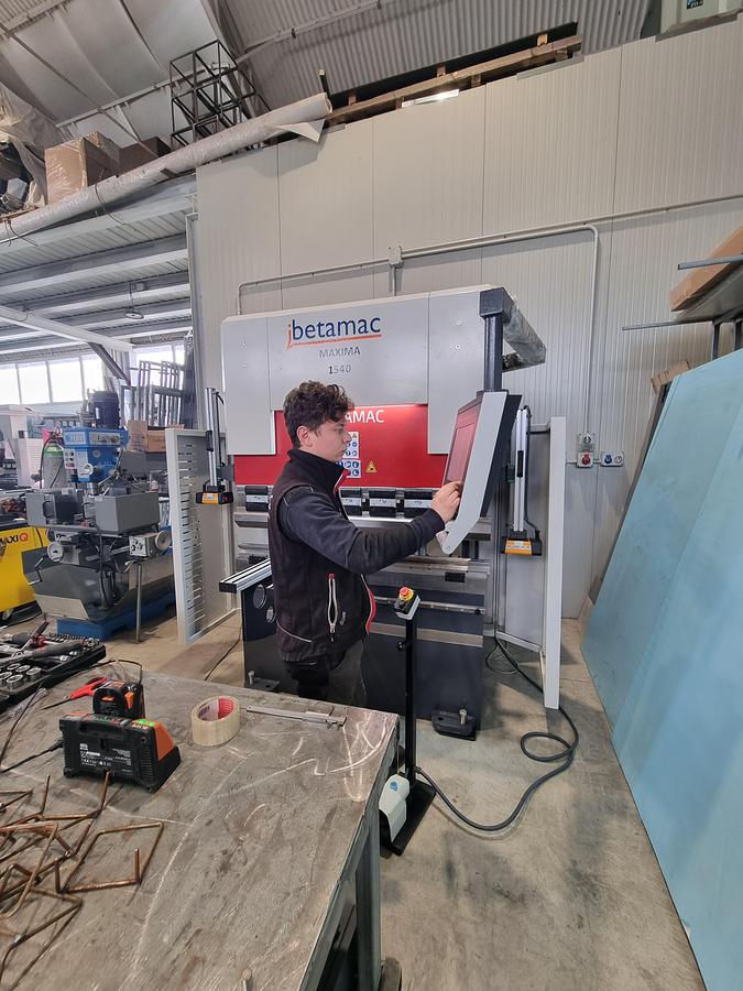 COMMISSIONING THE PRESS BRAKE