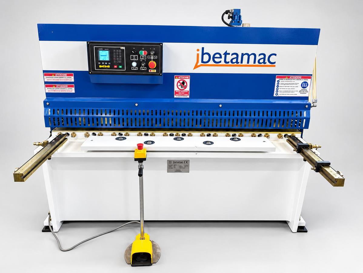 CESOIA IBETAMAC MODELLO IB 1600X4 MM capacità di taglio 1550x4 PRONTA CONSEGNA