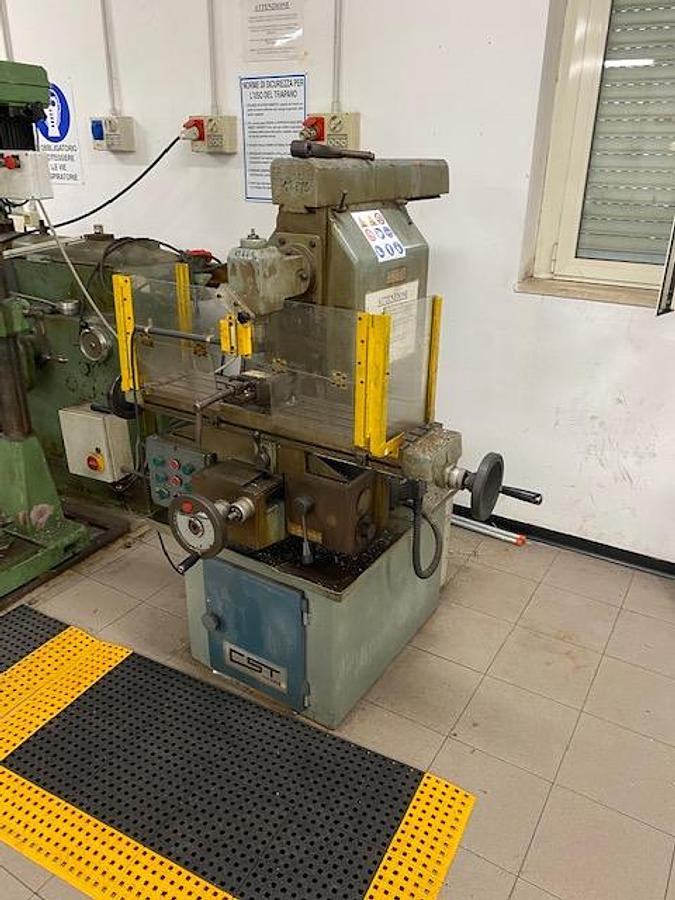 Used MILLING MACHINES REGULATED
