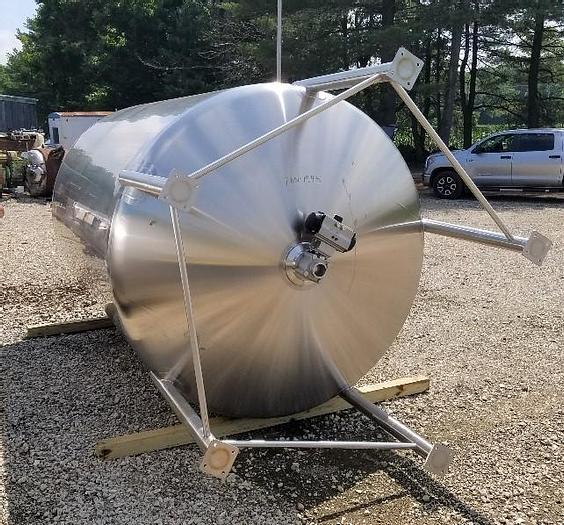 Used 3,000 GALLON WALKER SANITARY STAINLESS STEEL TANK