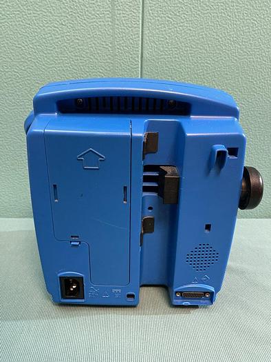 Used GE DINAMAP Pro 400V2 Patientenmonitor mit Schlauch und Blutdruckmanschette