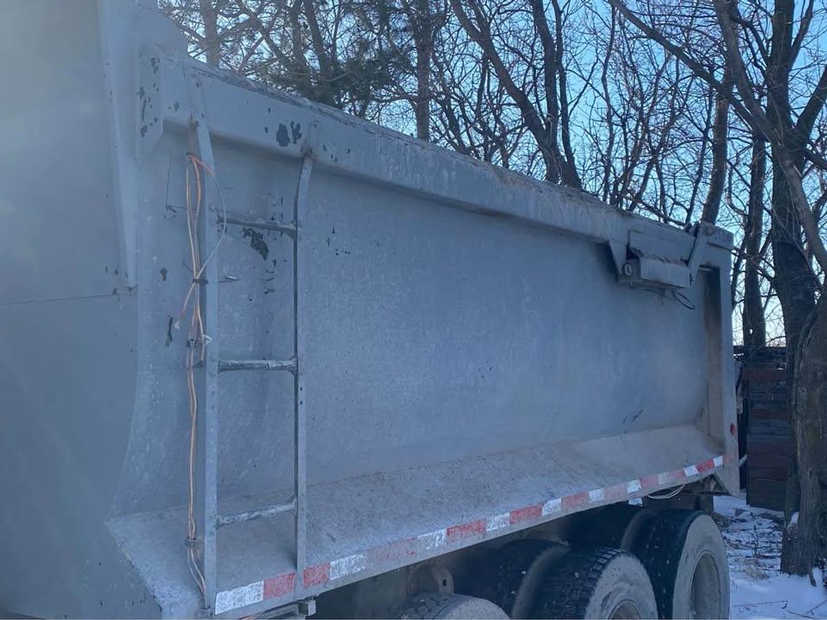 Used 2000 Freightliner FLD Demolition Truck