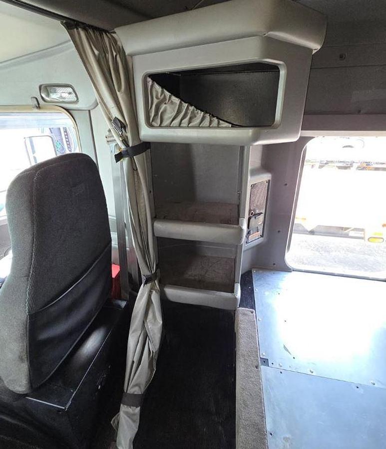 Used 2016 KENWORTH T660 Conventional Sleeper Semi