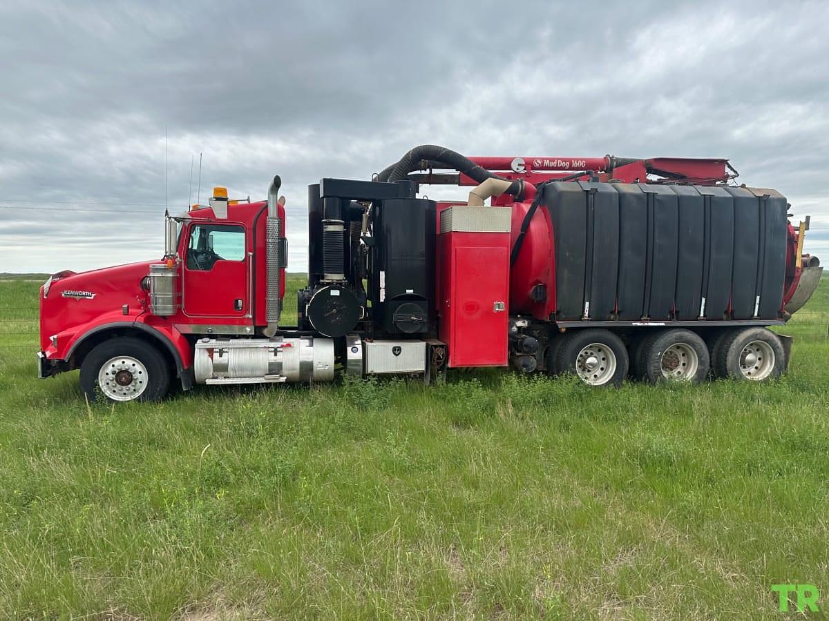 Used 2015 Kenworth T800 Sleeper Semi Truck