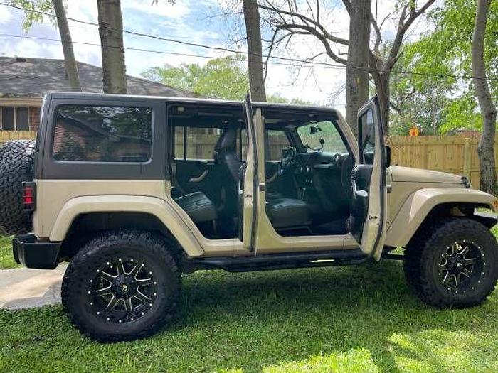 Used 2016 JEEP Wrangler Unlimited Sahara