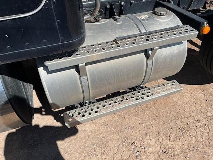 Used 2022 Kenworth T880 Sleeper Semi Truck