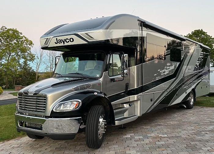 Used 2023 Jayco Seneca 37M
