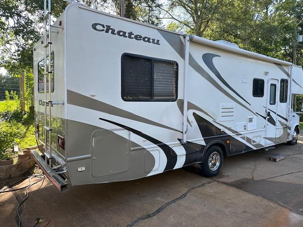 Used 2005 Four Winds Chateau