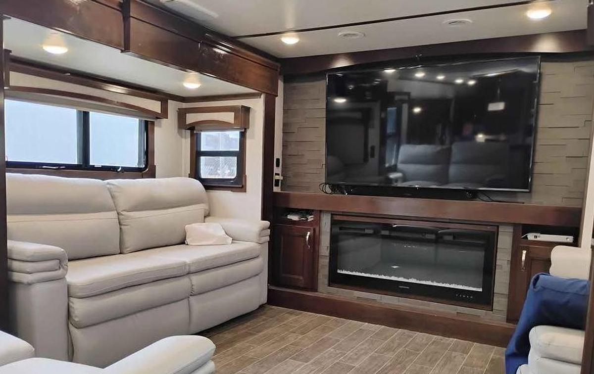 Used 2019 Crossroads Redwood 3951WB Fifth Wheel