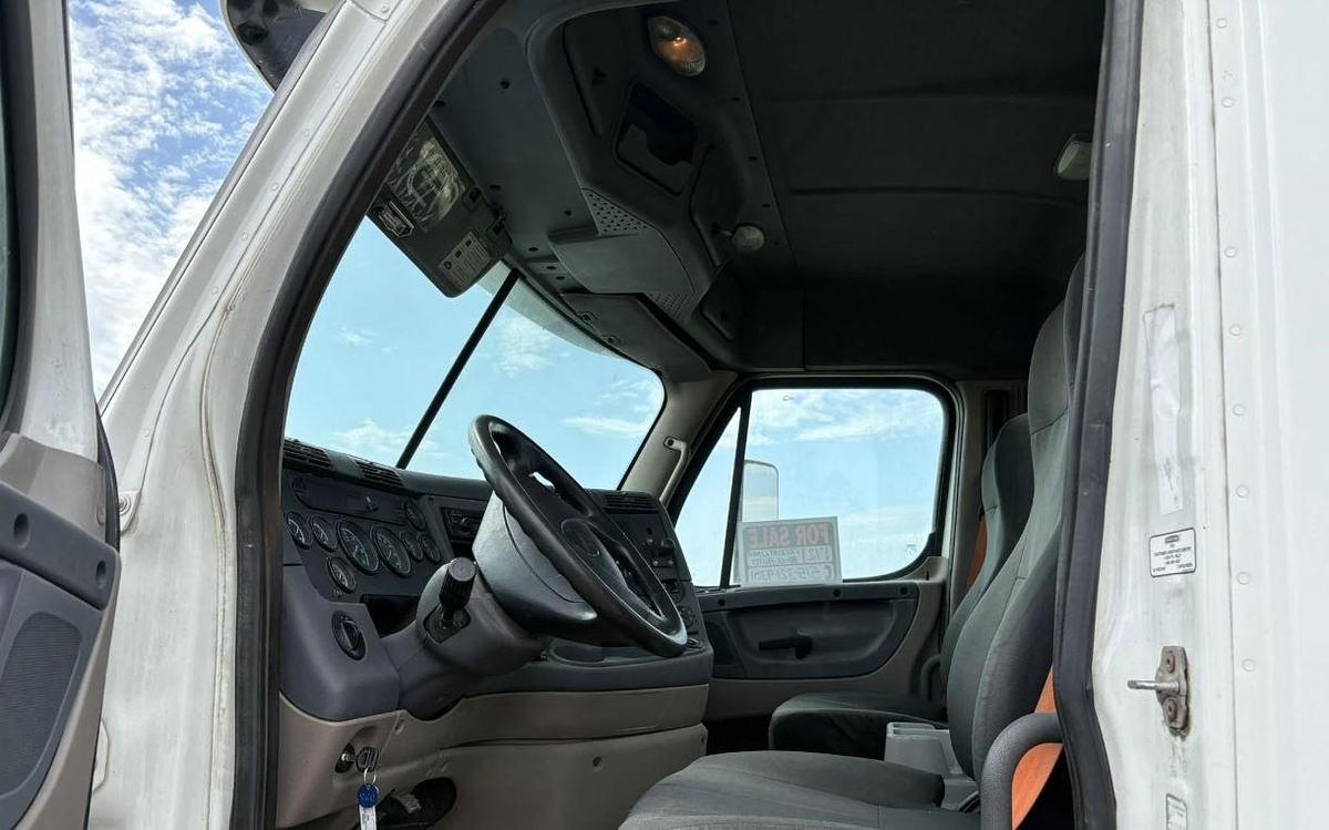 Used 2012 Freightliner Cascadia 113 Day Cab Semi Truck